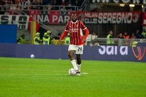 记者：应对凯西可能离队，吉达国民有意米兰中场福法纳