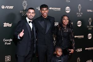 引争议！西媒：亚马尔母亲主办晚宴，800欧才能获得与之合影资格