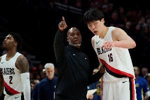 比卢普斯：孩子们被杨瀚森的体型震撼 也喜欢他自然的互动方式图片