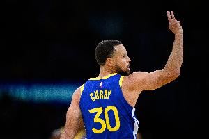 记者：库里就是NBA版布雷迪 无论落后多少你都觉得自己有机会赢