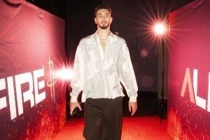 火箭赛前红毯秀:申京依旧潮男范 杜兰特鸭舌帽标配 海王打手风
