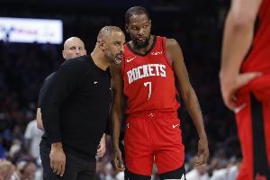 KD:大小阵容都能摆是优势 但什么时候选哪个是教练们的艰难决定