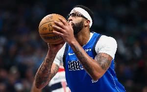 效率可以!浓眉半场4中4拿到10分5板 罚球4中2
