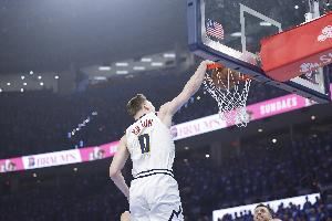 你小子!布劳恩:今天首个回合我没有去隔扣小乔丹 有点后悔了