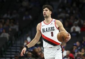 阿夫迪亚谈卡马拉关键时刻盖帽：他的防守出色 我能学到很多