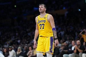 历史仅张伯伦做到过！湖媒：东契奇能在这个赛季场均得到40分吗？