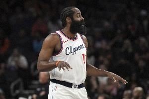 单核带队 梦回巅峰!哈登14中7&5记三分半场爆砍22分5板4助