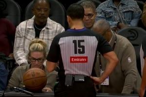 早干啥去了！老鹰主场跳球前技术台出问题 双方球员重新回替补席