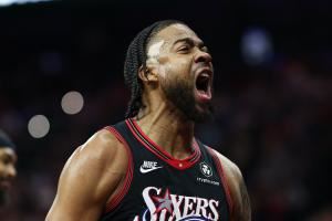 沃特福德生涯首次三双!成76人队史自麦康纳后首位砍三双的落选秀