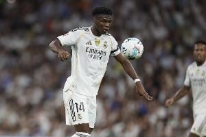 马卡：皇马中场琼阿梅尼左腿半腱肌受伤，预计将缺席三周时间