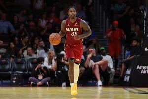 哈斯勒姆:小米切尔被交易到热火时给我发短信 说想进防守一阵